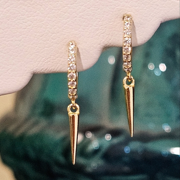 18KT GOLD/925 STERLING SILVER MINI SPIKE DANGLE DIAMOND CRYSTAL CZ HUGGIE HOOPS - Picture 1 of 9